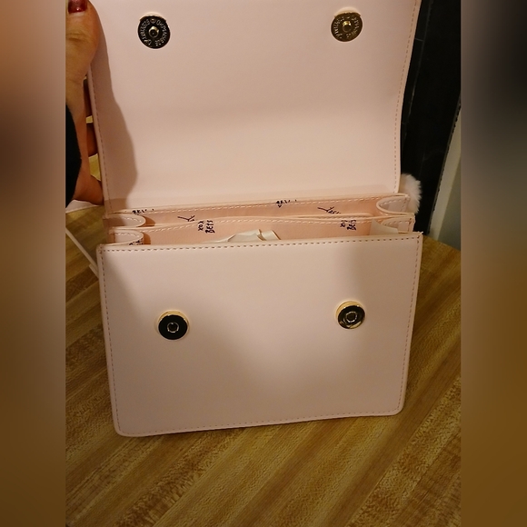 Betsey Johnson NWT Conversation Heart Mini Bag/Crossbody With Bag Charm - Picture 8 of 9